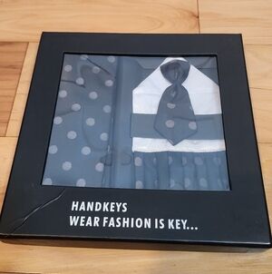 Handkeys Polka Dot Tie and Pocket Square Set